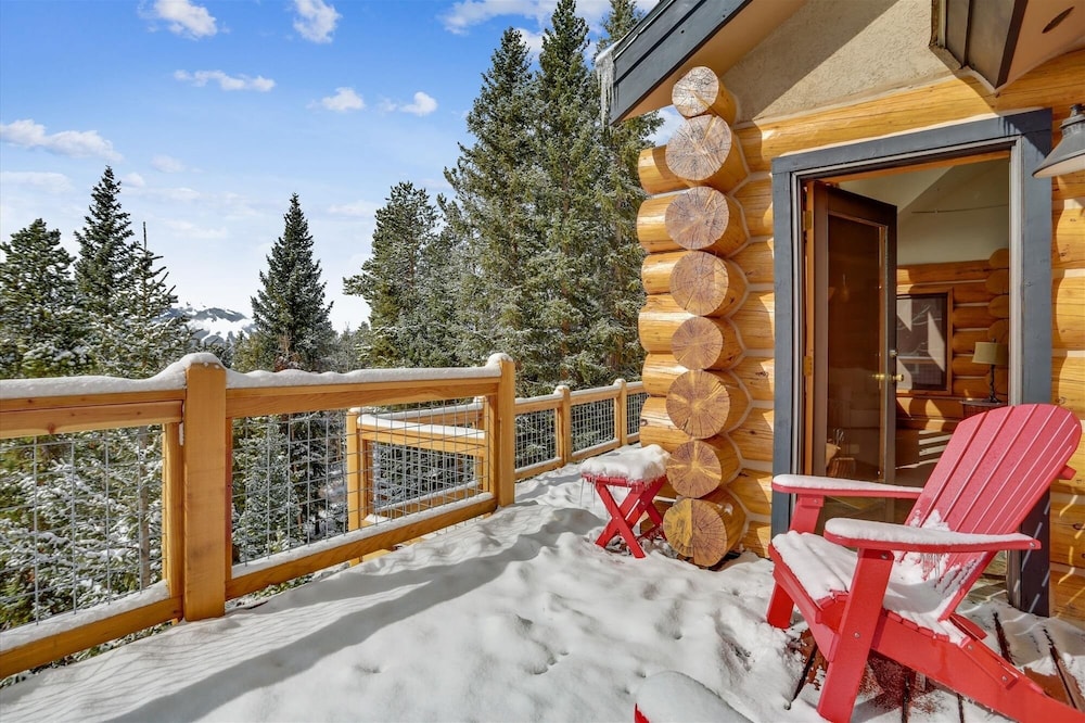 10 Southface 5 Bedroom Home by RedAwning