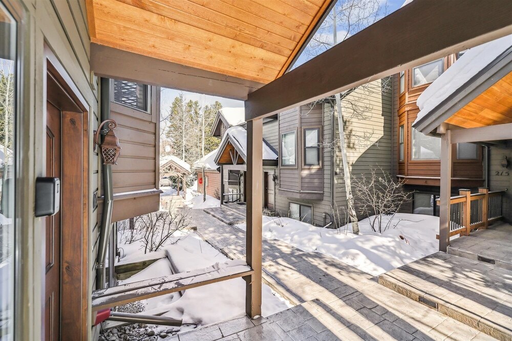 Village Point 205 3 Bedroom Townhouse by Redawning view 2