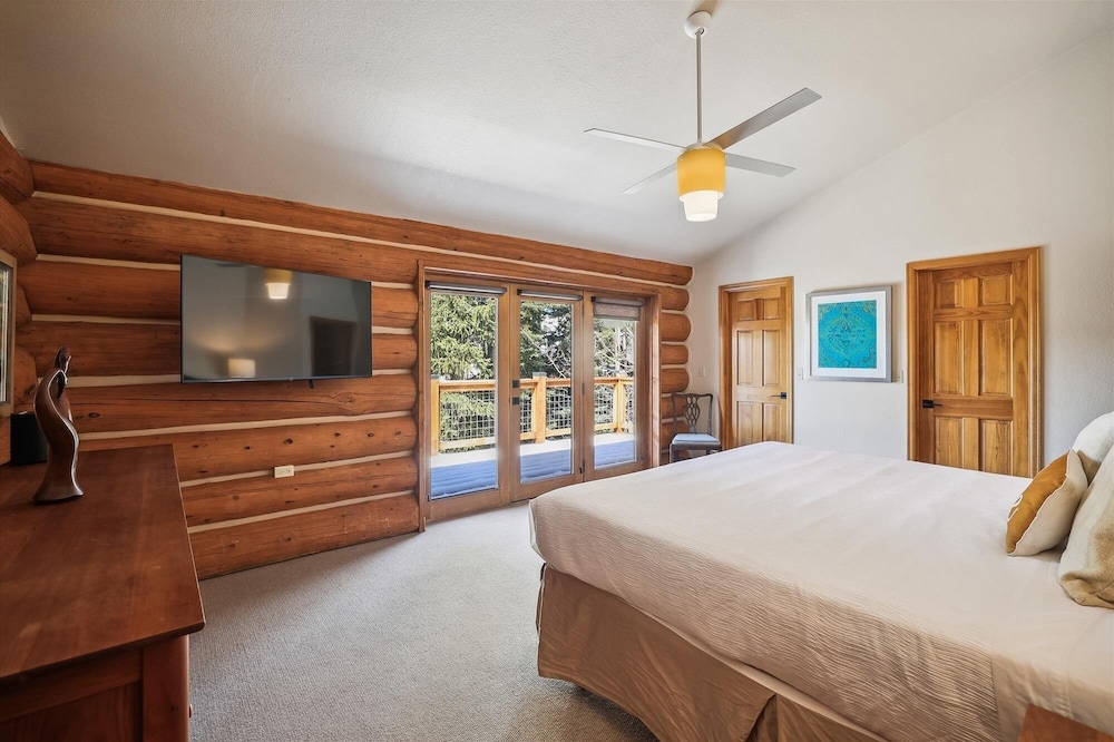 10 Southface 5 Bedroom Home by RedAwning