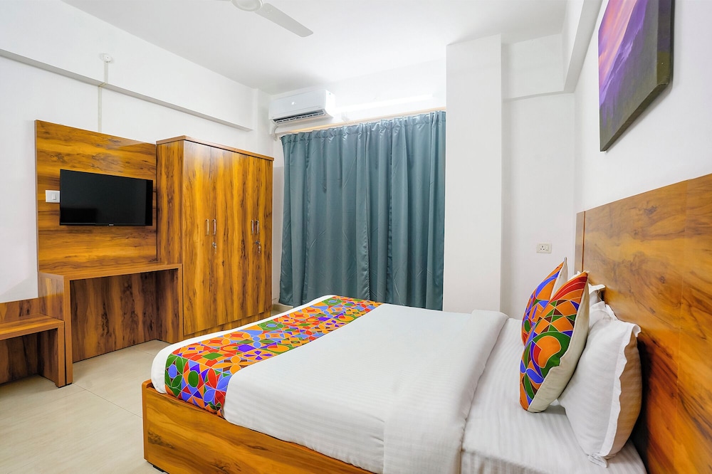 Fabhotel Wellax 24 Service Apartments