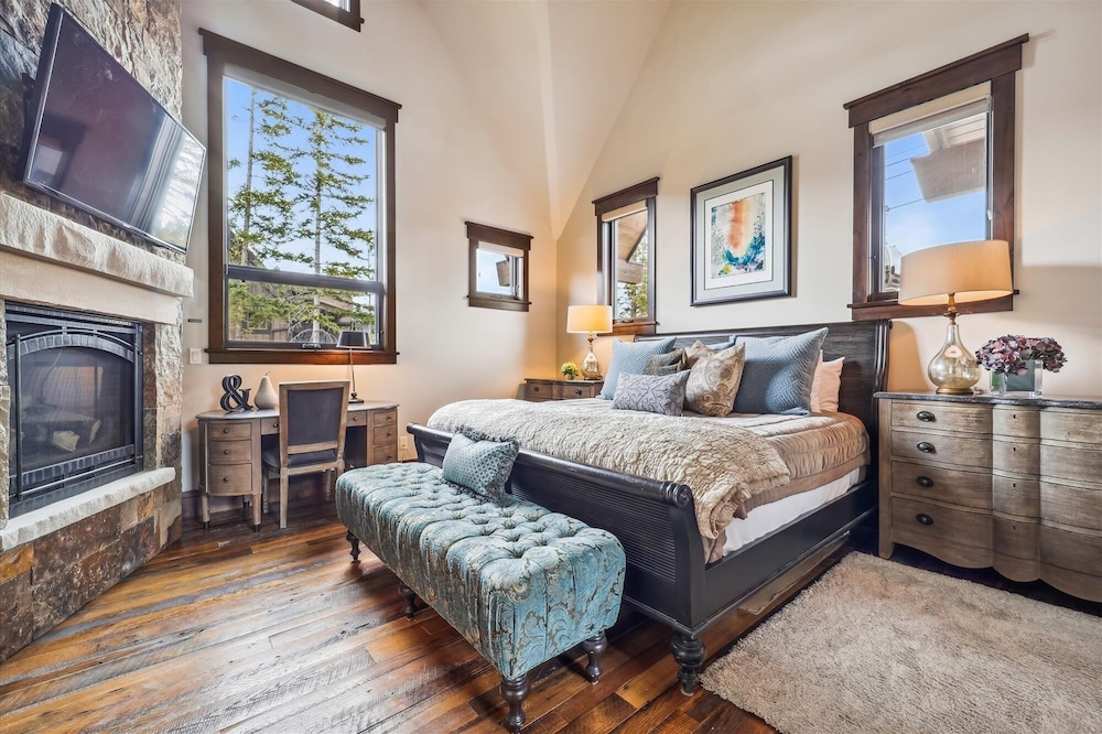 Highwoods At Shock Hill 4 Bedroom Townhouse by RedAwning