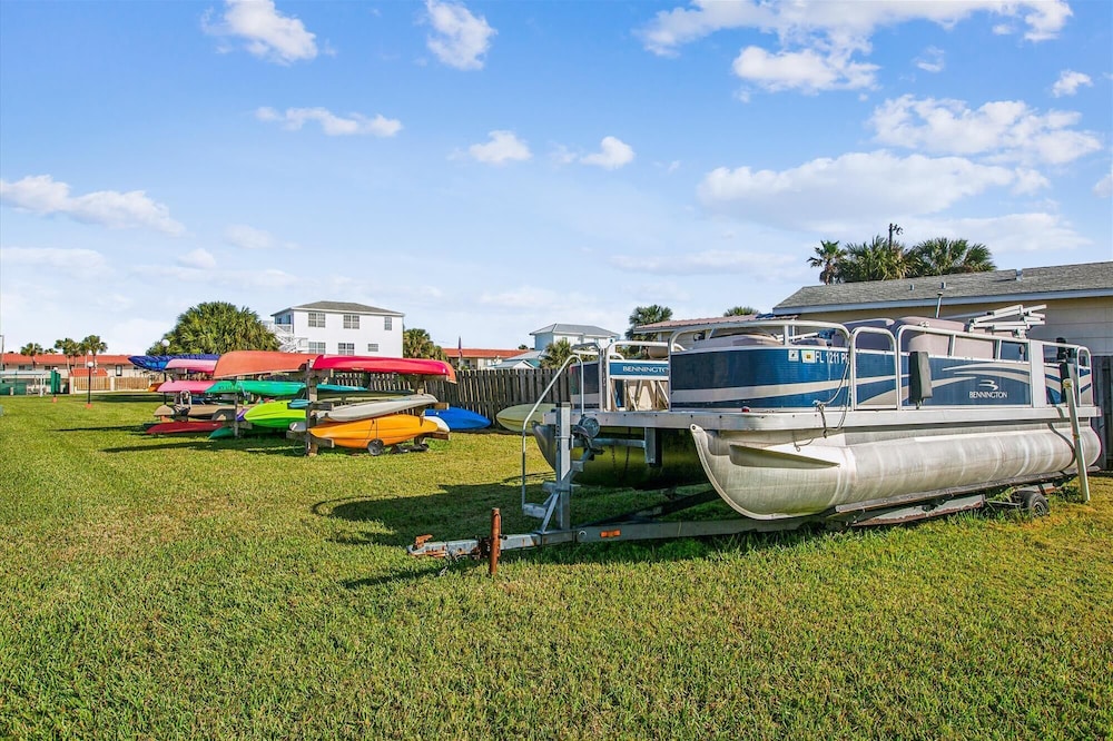 Beachside 2br/2ba Condo w/ Pool, Balcony & Boat Parking in St. Augustine