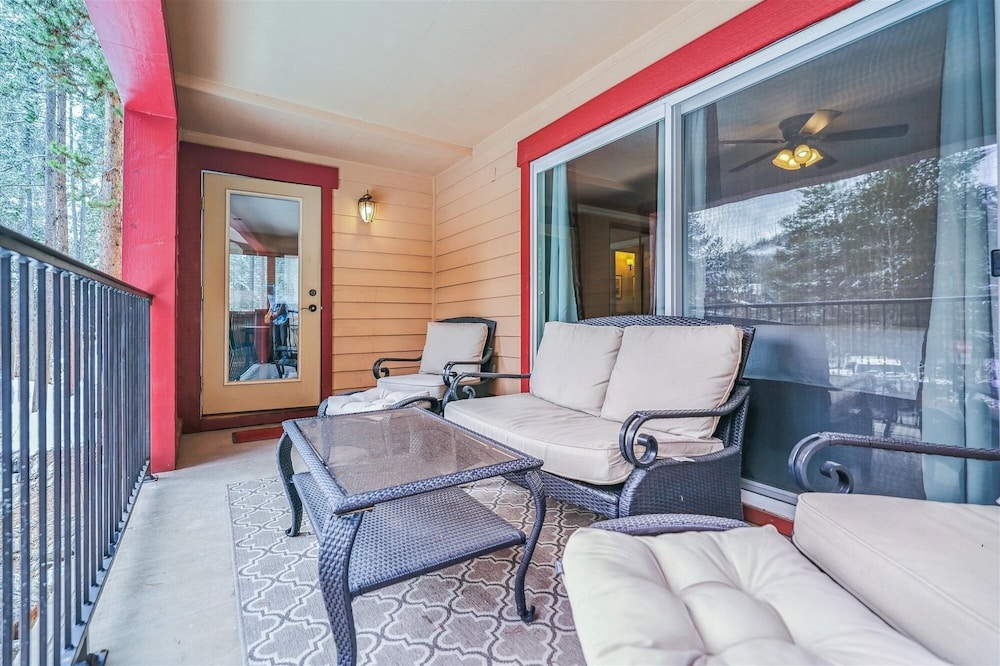 Snodallion 25 - Walk to Slopes/Walk to Town by RedAwning