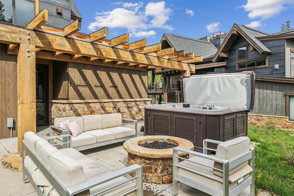 Chateau Breck 4 Bedroom Townhouse