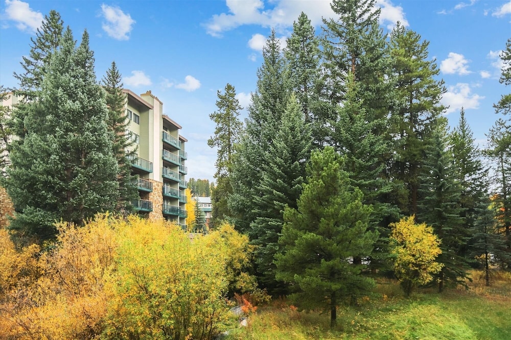 Ge At Breckenridge Chateaux 1023 2 Bedroom Condo by RedAwning