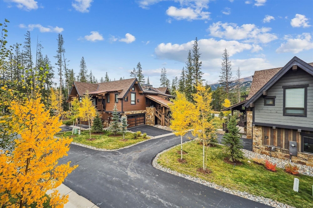 Highwoods At Shock Hill 4 Bedroom Townhouse by RedAwning
