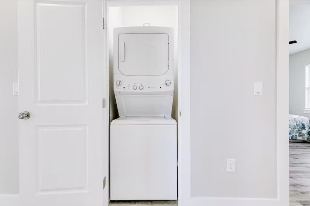 Surfside Oasis in Hitchcock view 2