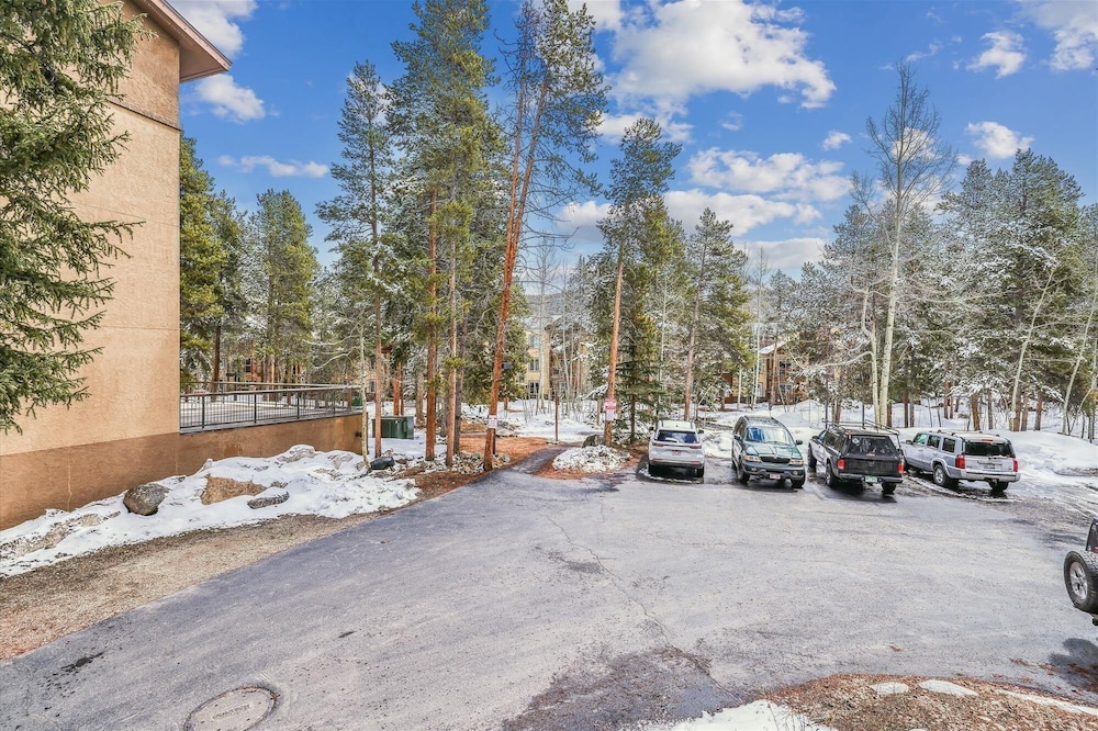 Snodallion 25 - Walk to Slopes/Walk to Town by RedAwning