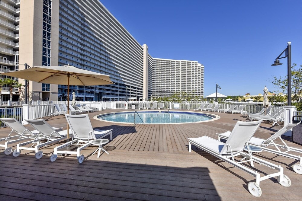Laketown Wharf 338 3 Bedroom Condo