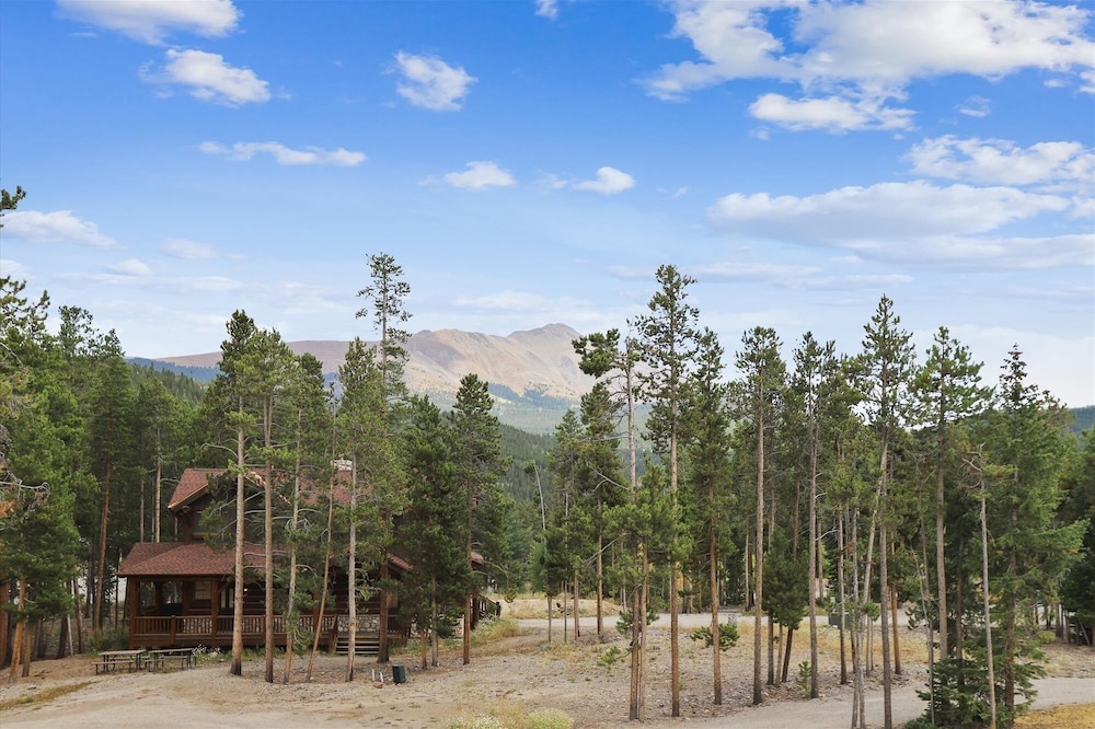 Cocoa Cabin 4 Bedroom Home by RedAwning