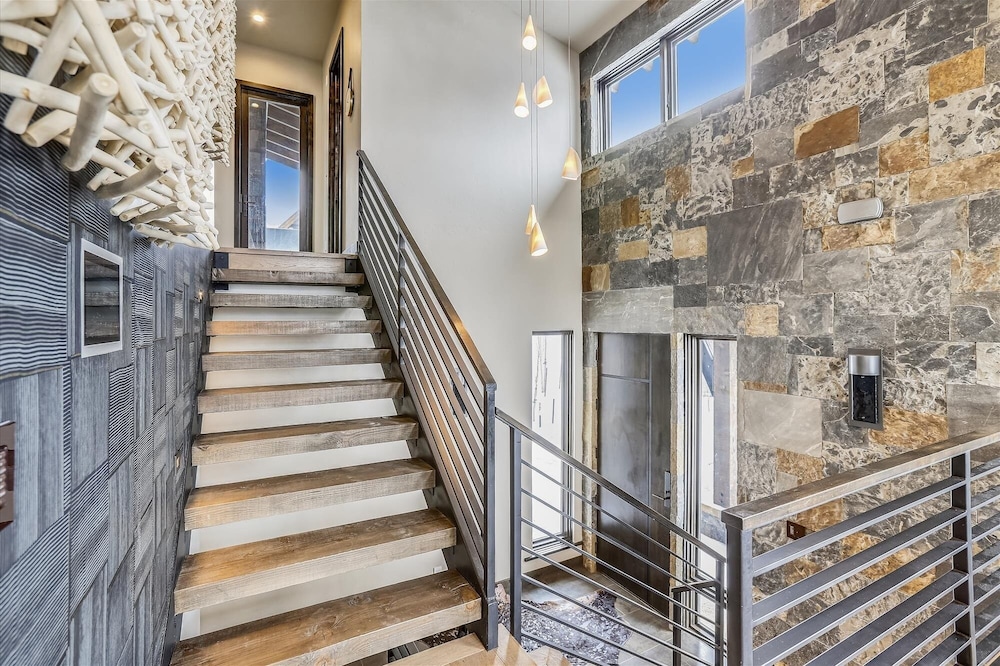 Falcon Haus 4 Bedroom Townhouse by RedAwning