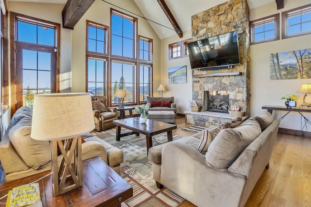 Baldy Mountain Overlook 4 Bedroom Townhouse by RedAwning