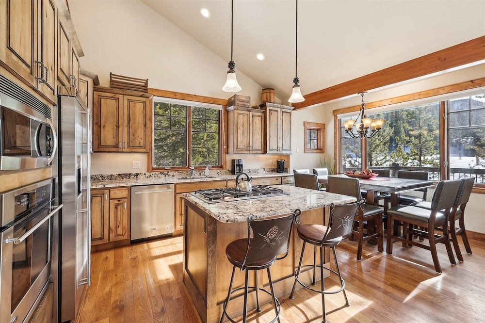 The Beaver Lodge At Breckenridge 4 Bedroom Home
