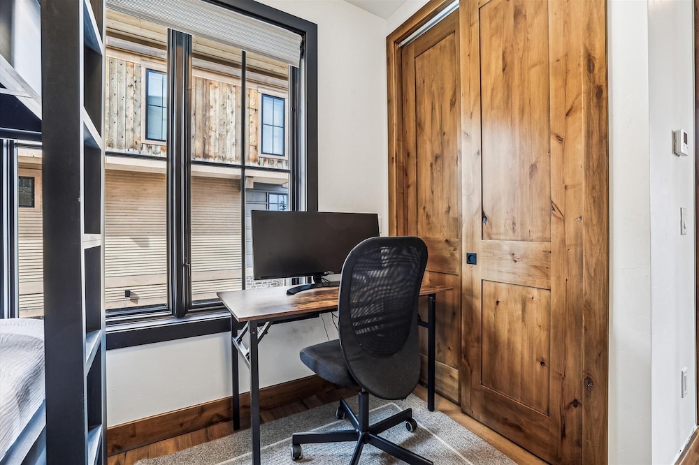 Decked Out Downtown 3 Bedroom Townhouse