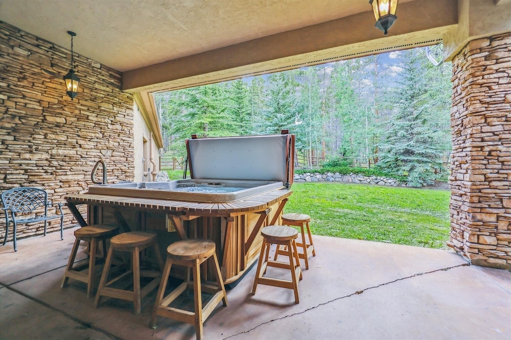 Gold King Retreat 6 Bedroom Home by RedAwning