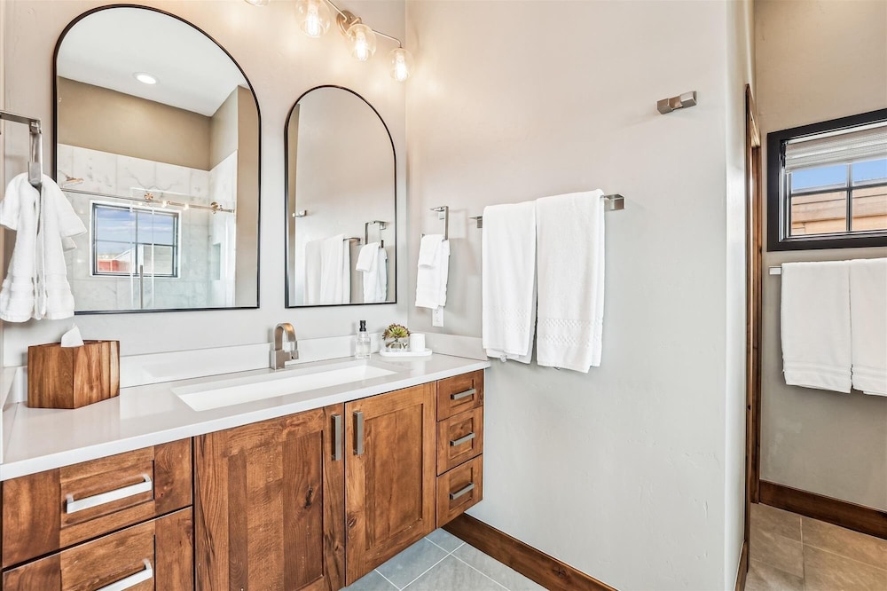 Decked Out Downtown 3 Bedroom Townhouse