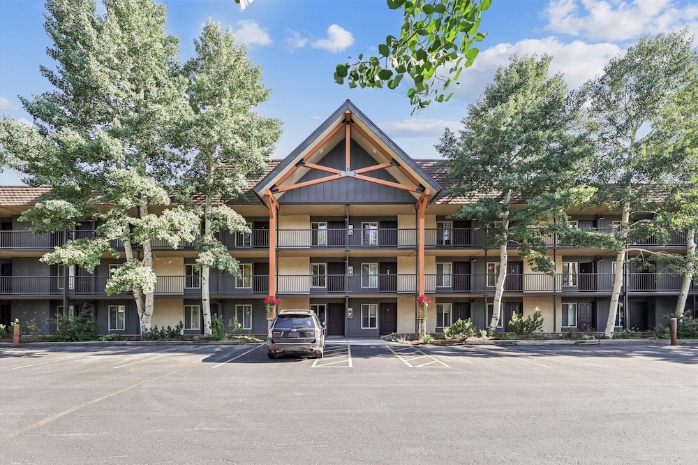 Mountain Meadows 203 2 Bedroom Condo