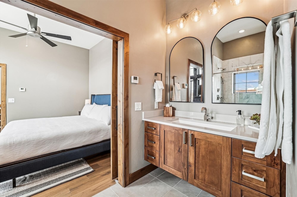 Decked Out Downtown 3 Bedroom Townhouse