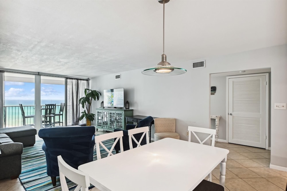 Shoreline Towers 2073 2 Bedroom Condo by RedAwning