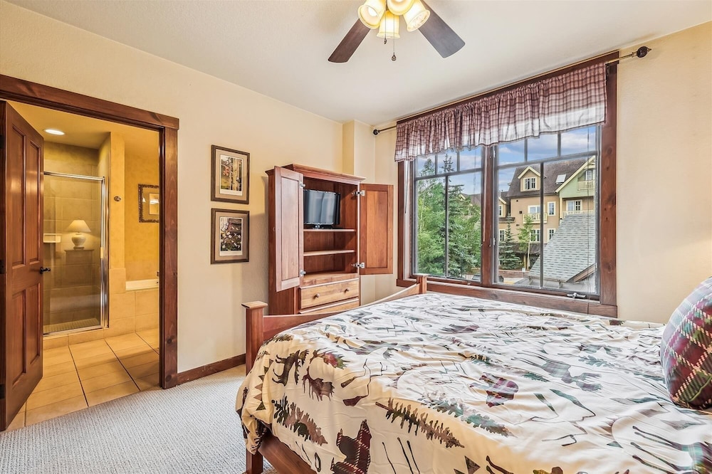 Main Street Station 3305 3 Bedroom Condo