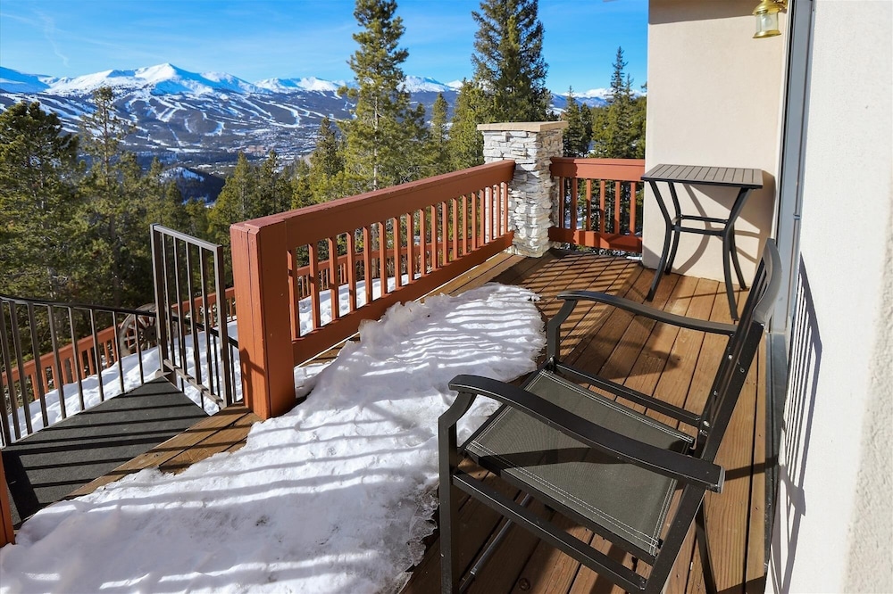Charter Ridge 10 4 Bedroom Townhouse by RedAwning