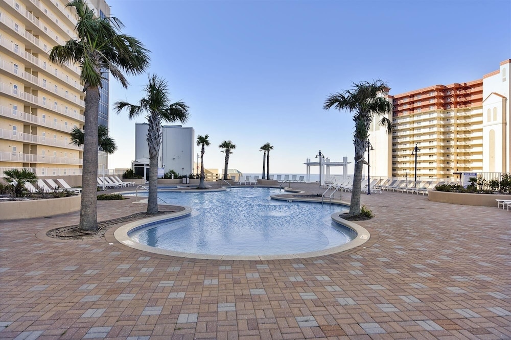 Laketown Wharf 338 3 Bedroom Condo