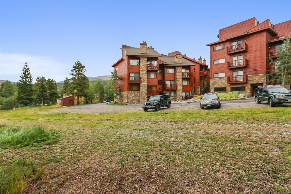Pine Ridge 11e 2 Bedroom Condo