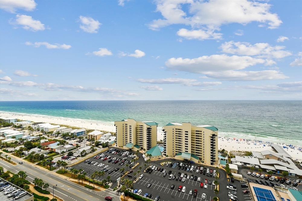 Laketown Wharf 2123 3 Bedroom Condo