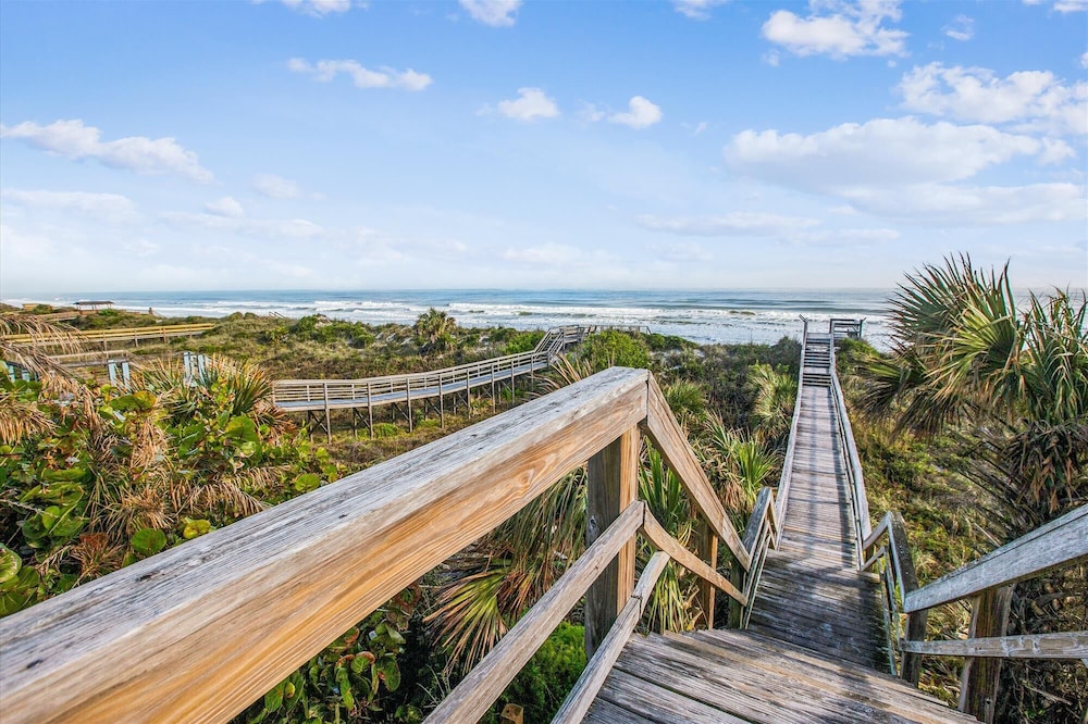 Beachside 2br/2ba Condo w/ Pool, Balcony & Boat Parking in St. Augustine
