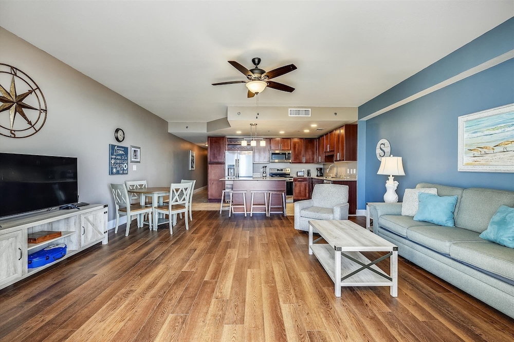 Laketown Wharf 903, Gulf View, Sleeps 6. Free Fun! Updated! 1 Bedroom Condo by RedAwning view 5
