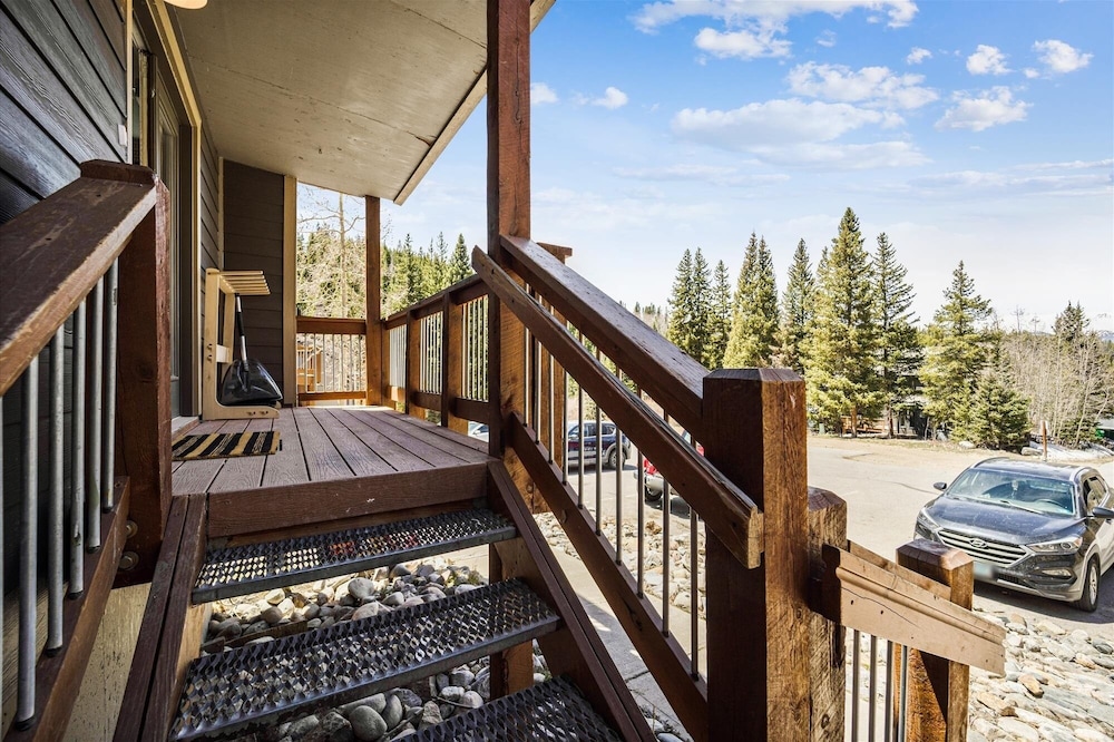 Tenmile Viewhouse 2 Bedroom Townhouse by RedAwning view 4
