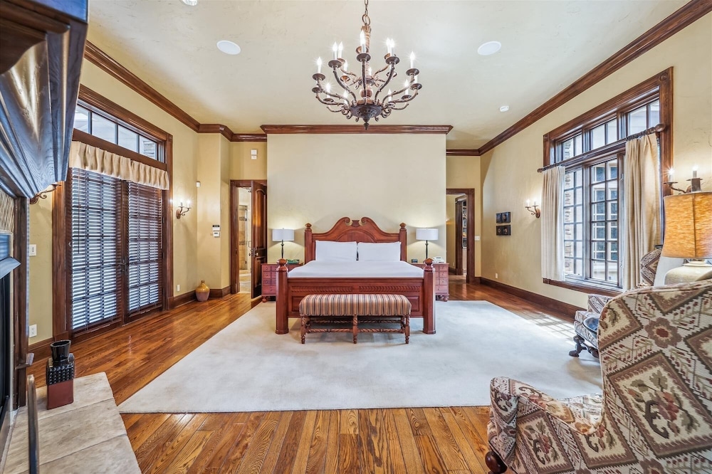 Gold King Retreat 6 Bedroom Home by RedAwning