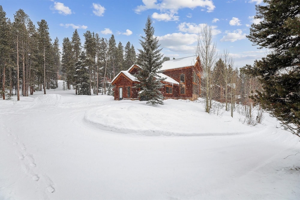 Timber Heights Lodge 3 Bedroom Home by RedAwning