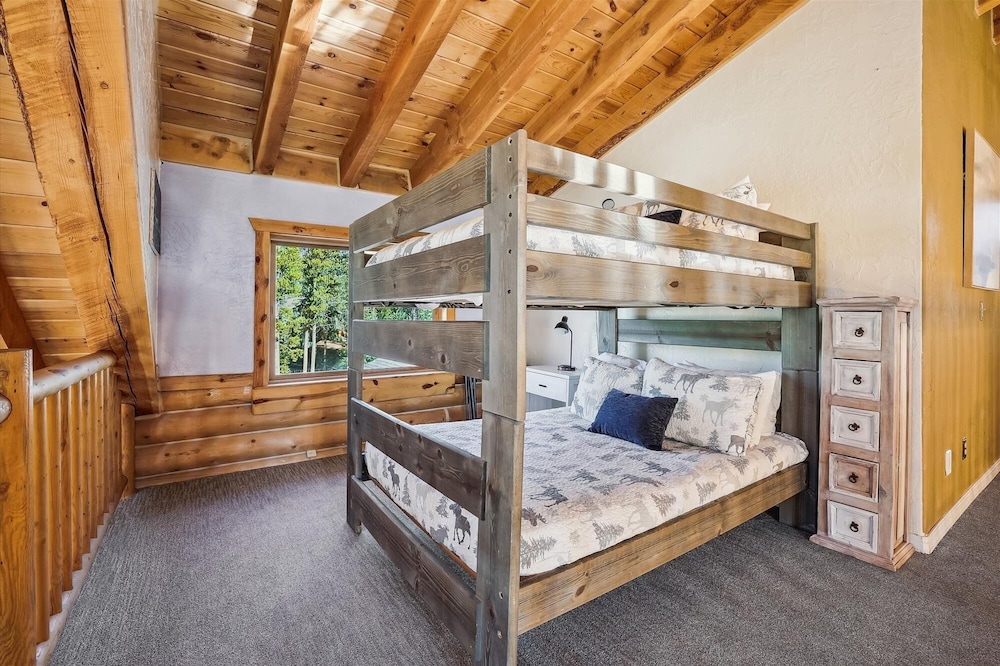 American Way Chalet 5 Bedroom Home