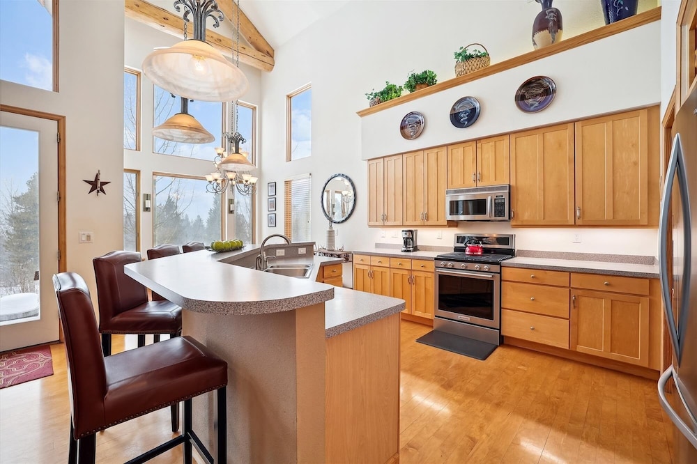 Timber Heights Lodge 3 Bedroom Home by RedAwning