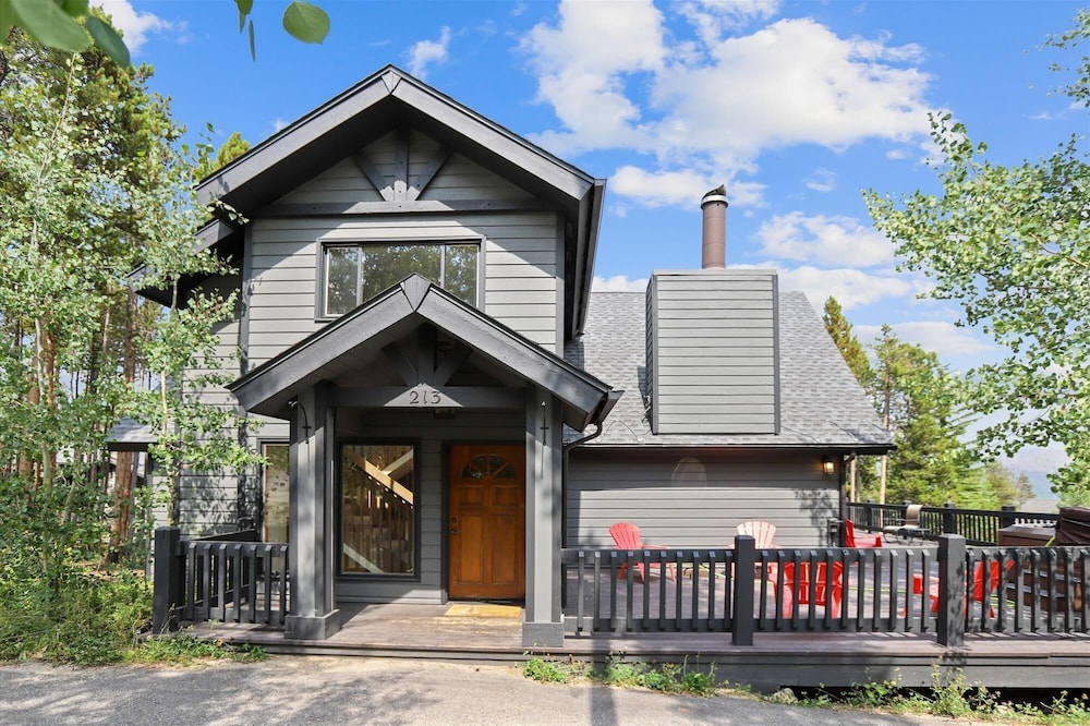 The Duck House 5 Bedroom Home by RedAwning