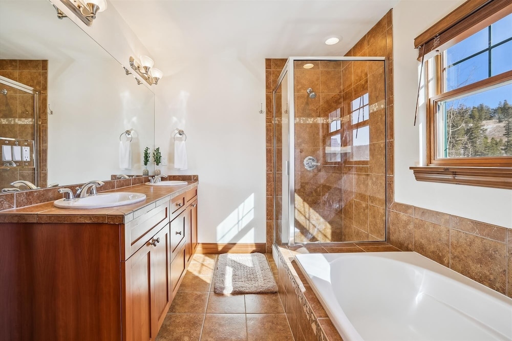 Highland Greens 56 3 Bedroom Townhouse by RedAwning view 3