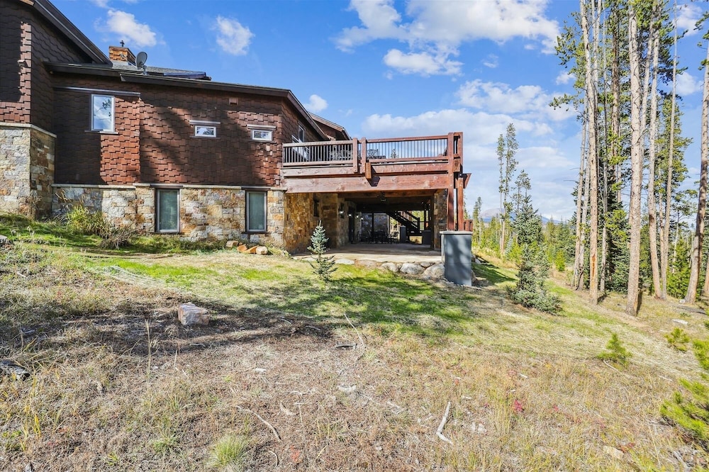 Highlands Hideaway 5 Bedroom Home by RedAwning