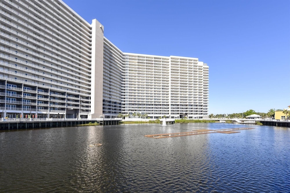 Laketown Wharf 338 3 Bedroom Condo