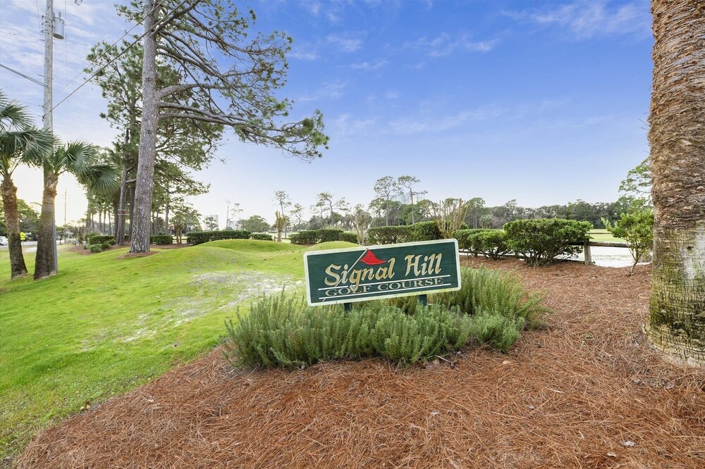 Long Beach 1-302, Updated 1 Bedroom . Free Beach Chairs Included! 1 Condo by RedAwning view 4