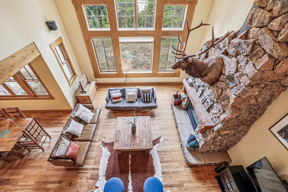 Little Bear Lodge 4 Bedroom Home