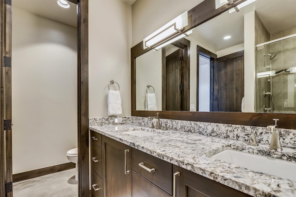 Barton Creek Vista 6 Bedroom Home