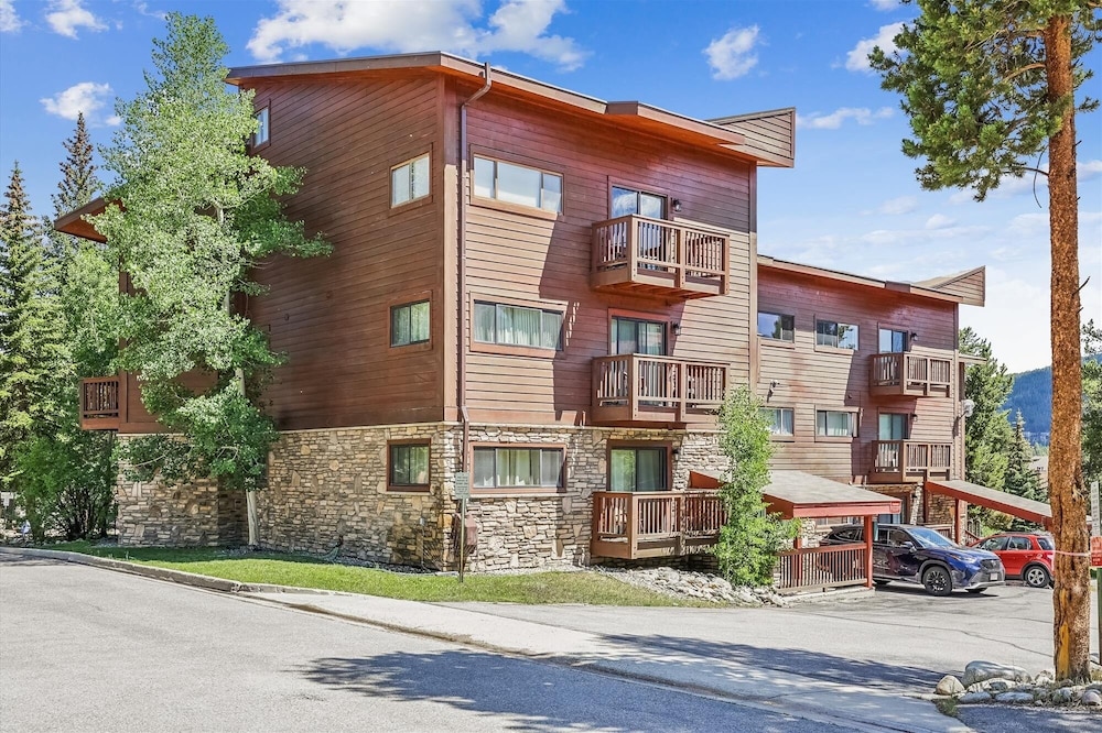 Pine Ridge 11e 2 Bedroom Condo