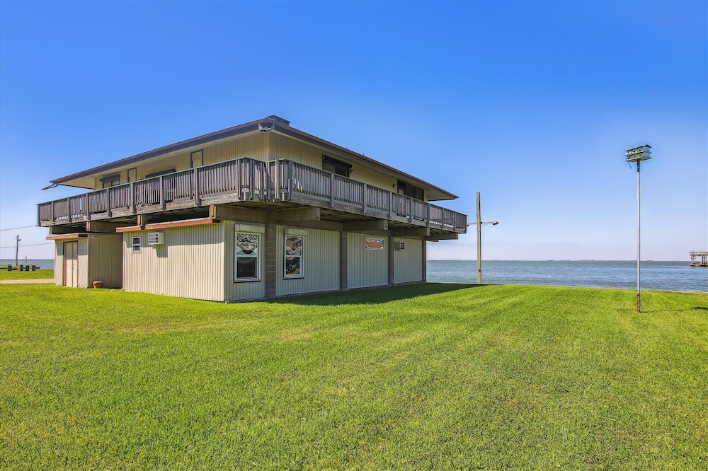 Bayfront Retreat view 4