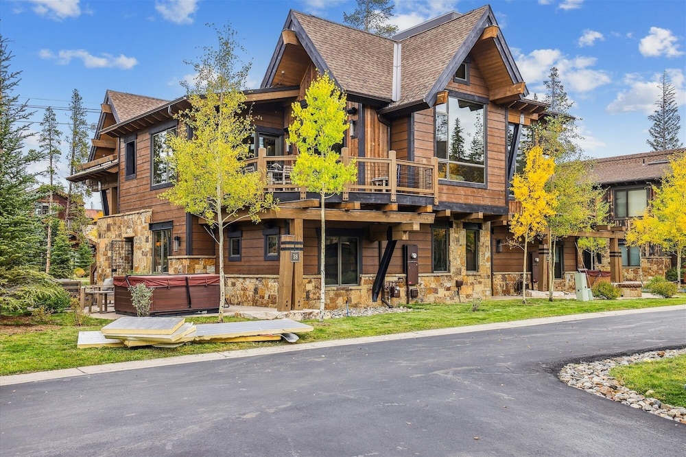 Highwoods At Shock Hill 4 Bedroom Townhouse by RedAwning