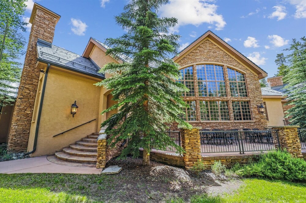 Gold King Retreat 6 Bedroom Home by RedAwning