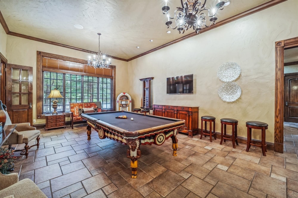Gold King Retreat 6 Bedroom Home by RedAwning