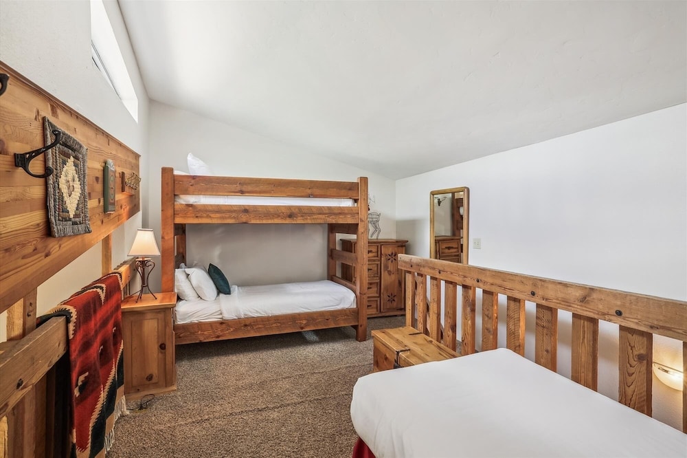 Pine Ridge 11e 2 Bedroom Condo