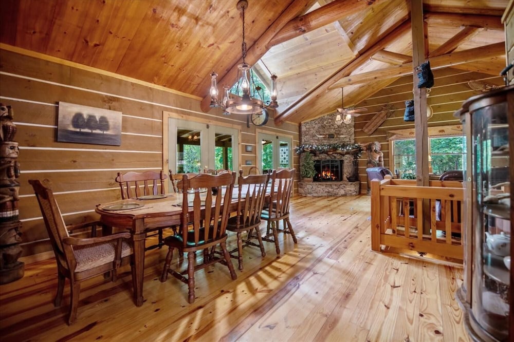 Drifting Feather-waterfront Cabin Nestled in a Secret Garden view 4