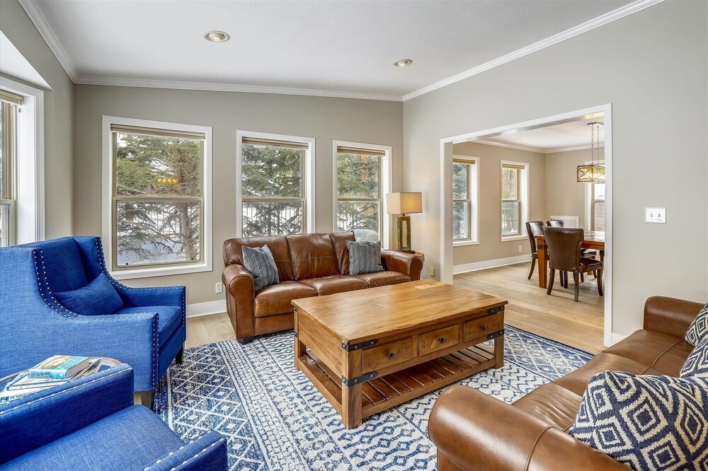 On The Rocks 4 Bedroom Home by RedAwning